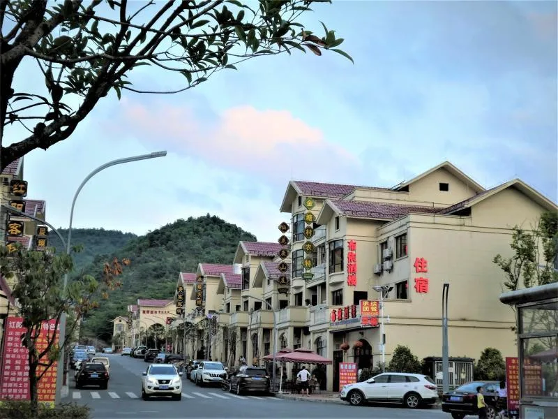 克度安置区的街道与酒店民宿