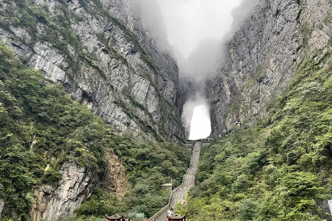 天门洞前广场